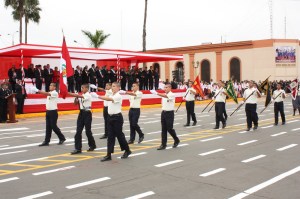 desfile escolar fiestas patrias