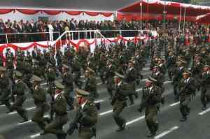 desfile militar fiestas patrias